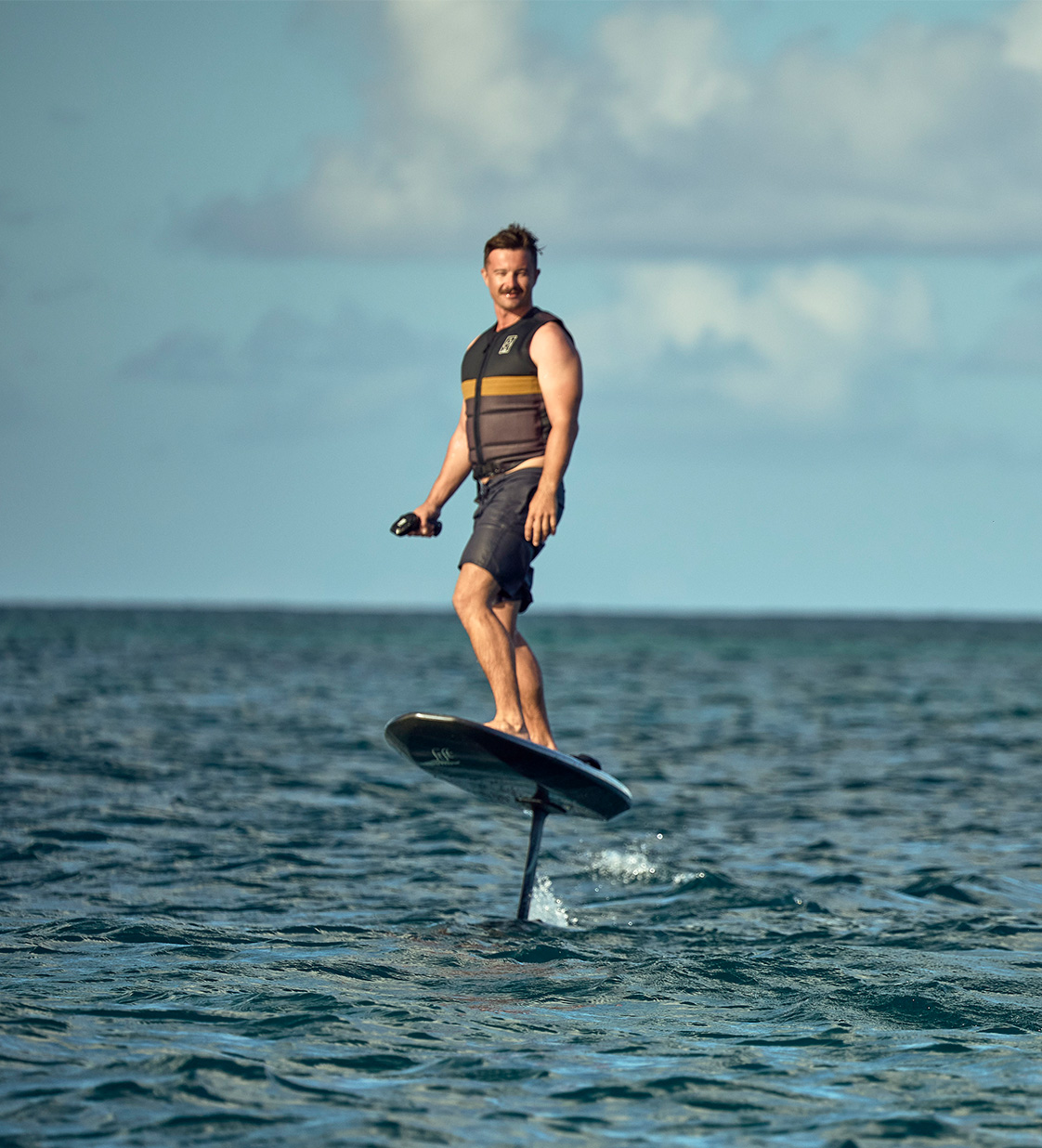La-Gatta-Experiences-Electric-Hydrofoil-Surfboard
